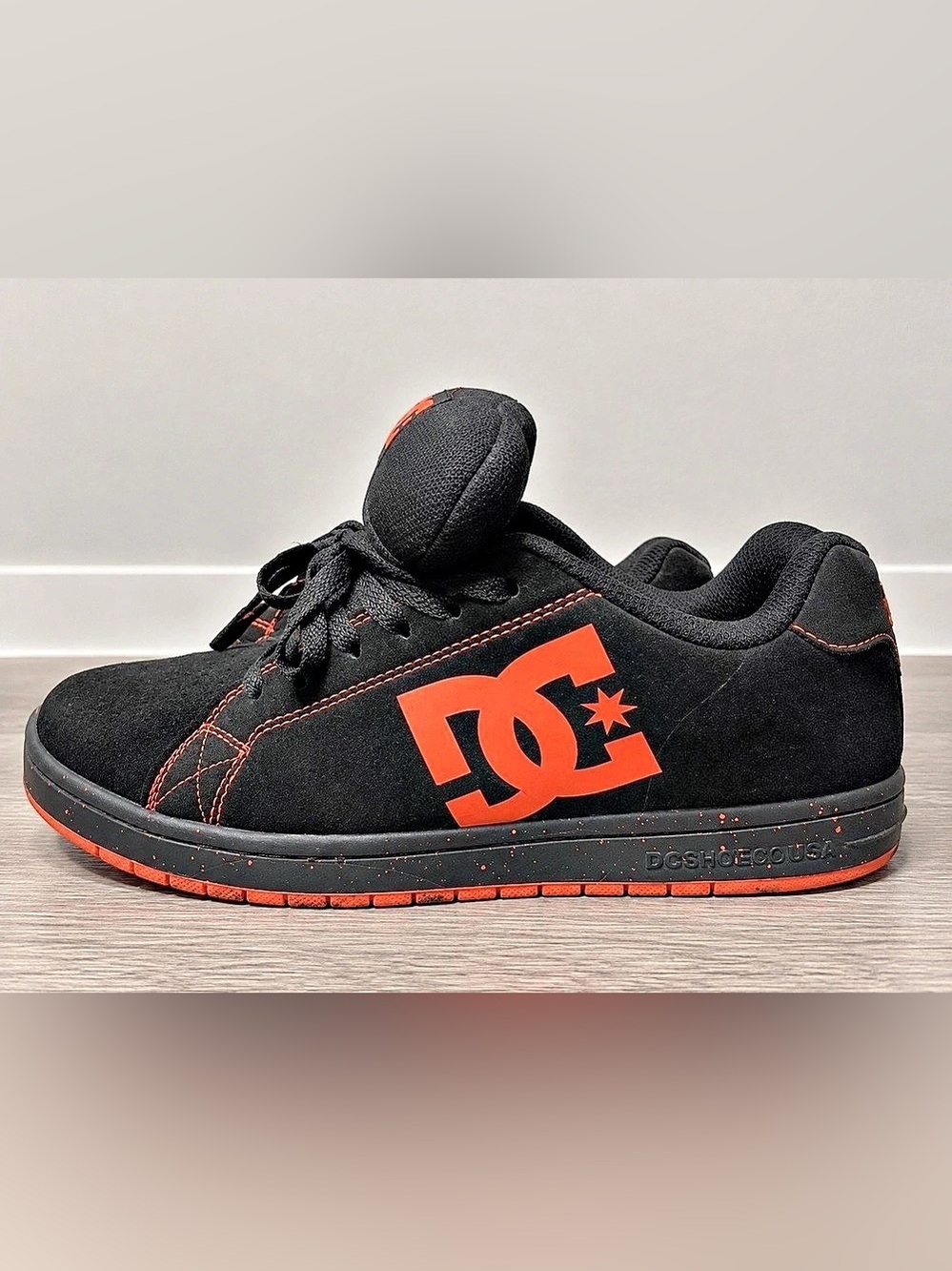 DC Black & Orange Sneakers Like New